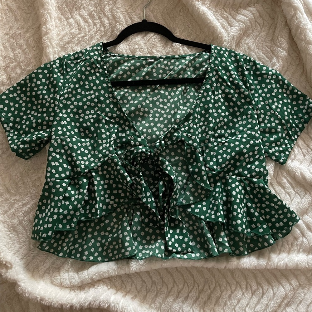 Green and White floral front-tie crop top✨✨